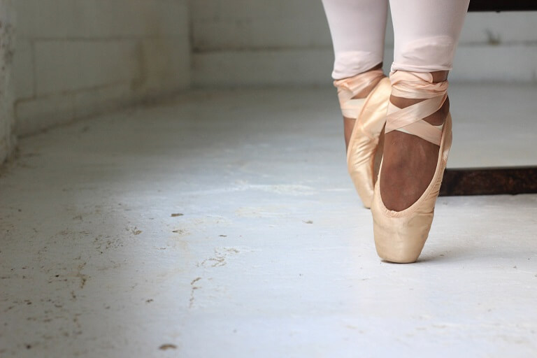 balletdanser står på tæerne