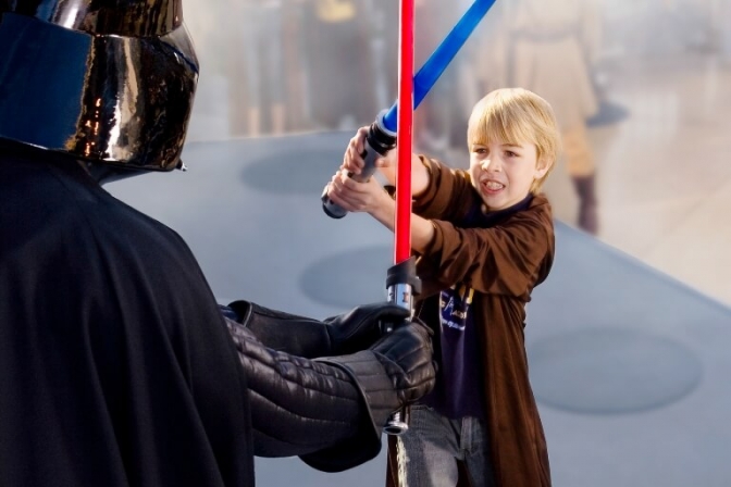 Børn mellem 7 og 12 kan nu blive rigtige Jedi-krigere i Disneyland Paris.