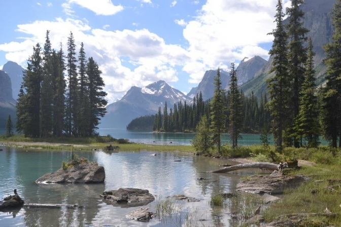 Canadas mange og meget store søer er spejlklare.
