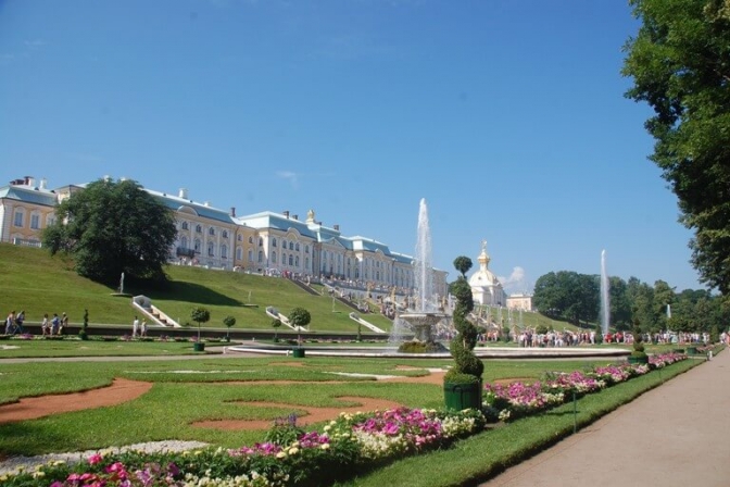 Peterhof ved St. Petersborg er et af de smukke steder, som krydstogtgæsterne besøger.