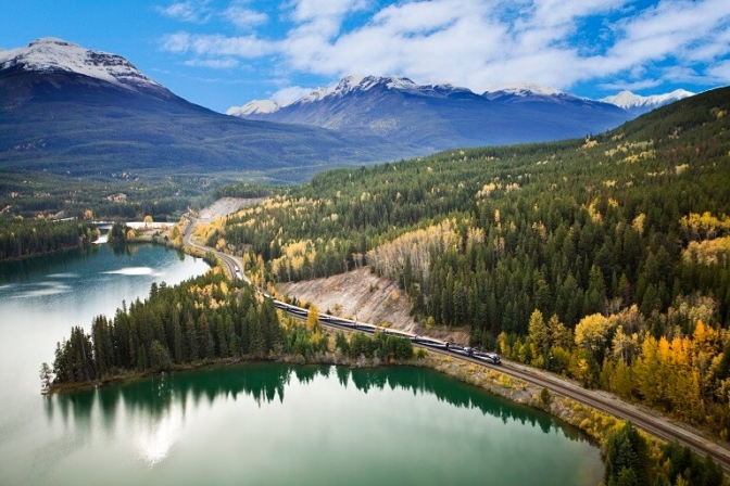 Tag på en smuk togrejse gennem den storslåede natur i Canada