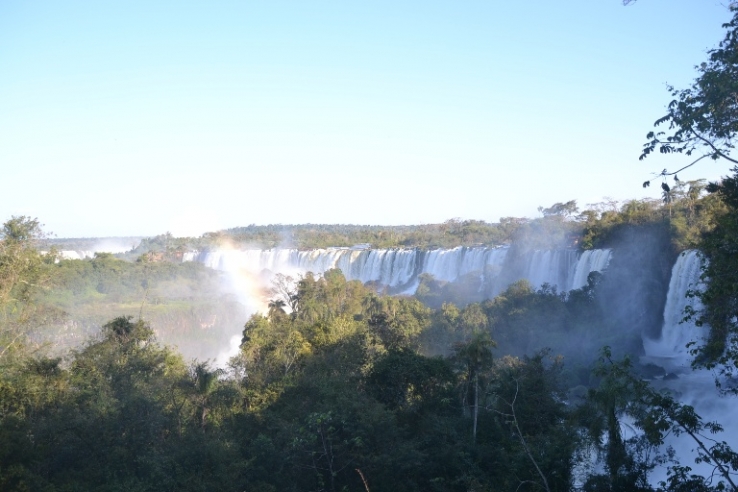 Vandfaldet Iguazu er verdens største.