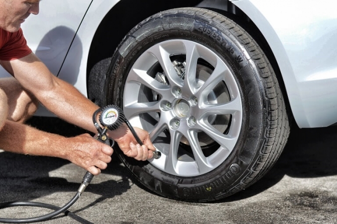 Husk at tjekke dæktrykket - det øger sikkerheden. Samtidig har det stor betydning for brændstoføkonomien.