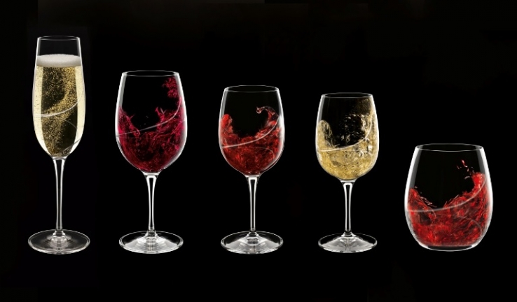 Italienske vinglas giver liv til vinen.
