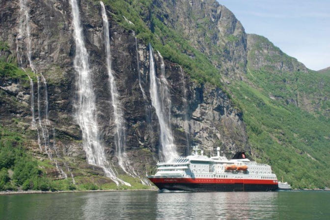 En tur langs med Norges fjorde giver mulighed for unikke naturoplevelser.