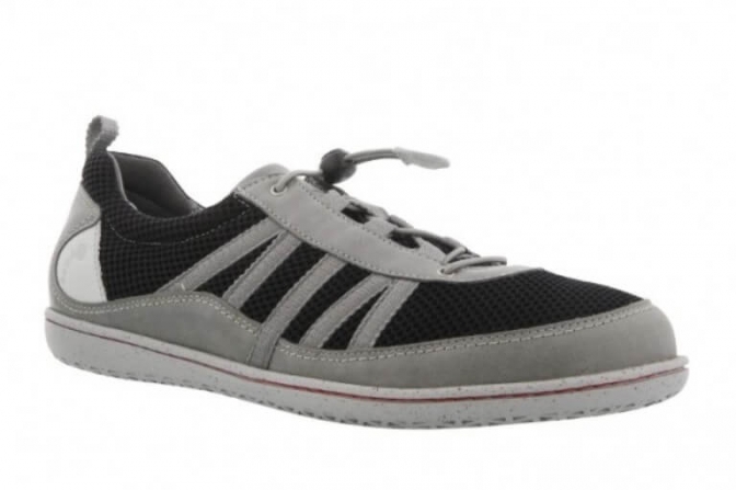 New Feet sneakers med stødabsorberende indlægssål og hælkappe i sort/grå.