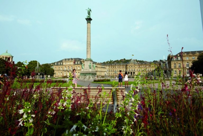 Stuttgart med slottet, der er inspireret af Versailles.