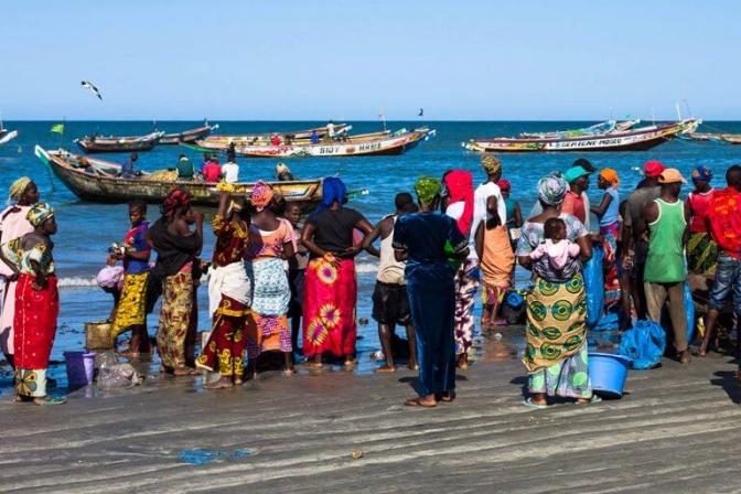 De gambiske fiskersamfund er en oplevelse i sig selv på ferien.