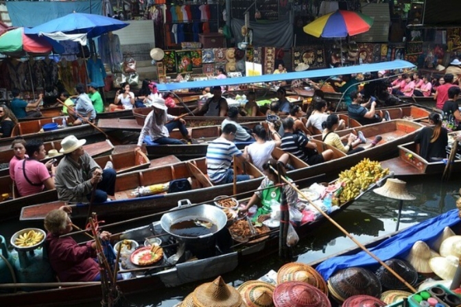 Ferie i Bangkok giver mulighed for at opleve mange forskellige facetter af den store by.