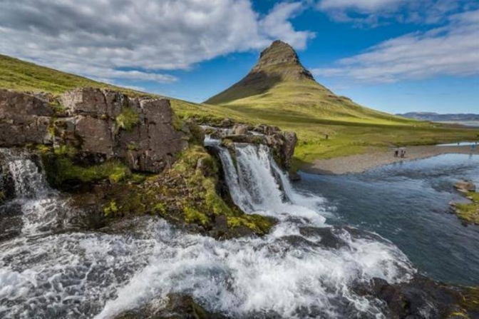 Island er mange steder nærmest malerisk. Naturen har været gavmild her i Nordatlanten.