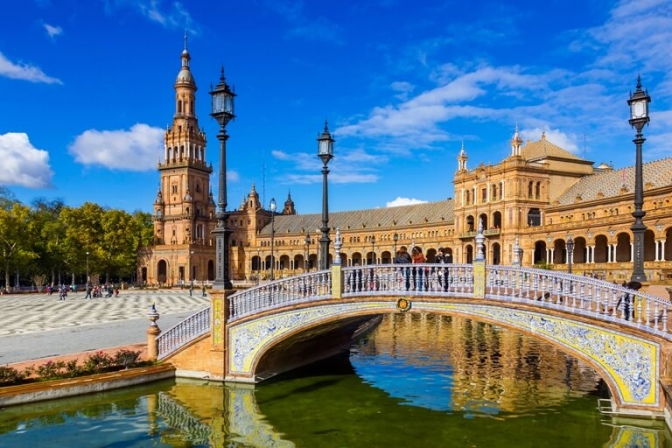 Plaza de España i Sevilla er en af verdens smukkeste pladser.