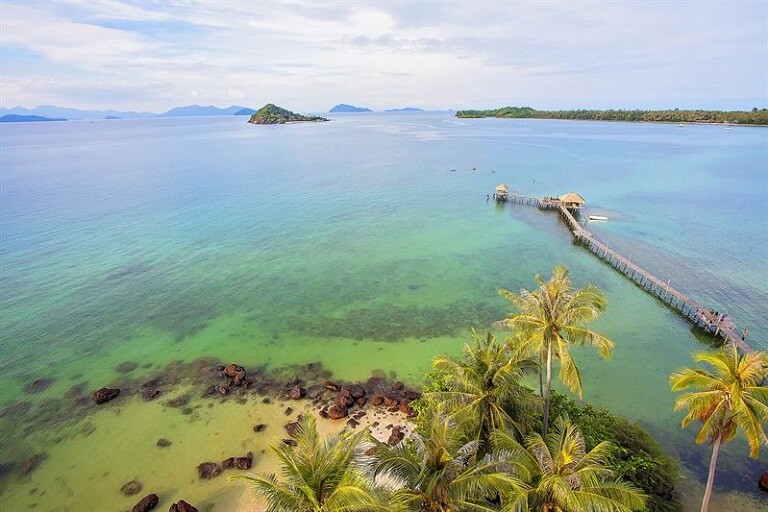 Strandudsigt på den thailandske ø Koh Mak