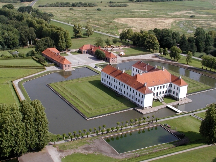 Et af Danmarks smukkeste slotte - Clausholm Slot.