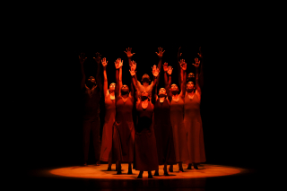 Alvin Ailey danser på plænen i Tivoli