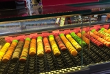 Fine franske macarons i forskellige smagsvarianter 