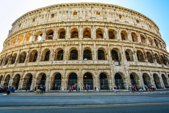 Colosseum i Rom er et ikonisk bygningsværk, som er kendt verden over. 